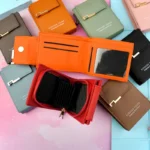 کیف پول پشت جاکارت ایستاده