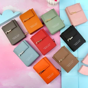 کیف پول پشت جاکارت ایستاده