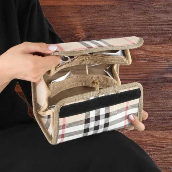 کیف آرایشی رولی طرح باربری