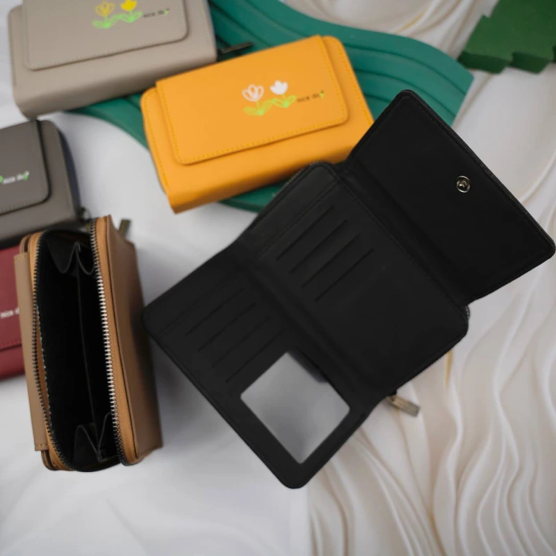 کیف پول پشت زیپ سرخونه دار چاپی طرح گل