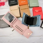 کیف پول پشت جاکارت ایستاده