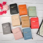 کیف پول پشت جاکارت ایستاده