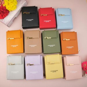 کیف پول پشت جاکارت ایستاده